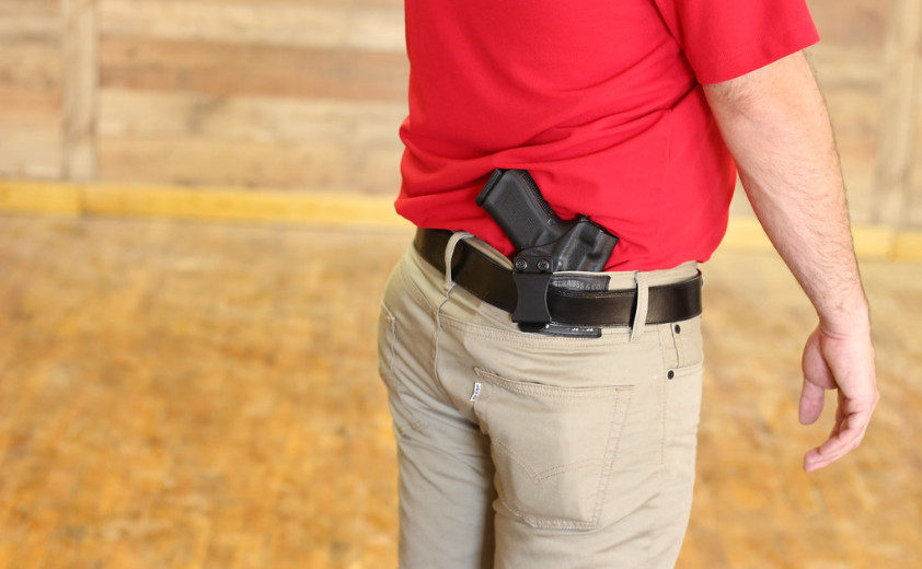 carrying gun in a tucked shirt